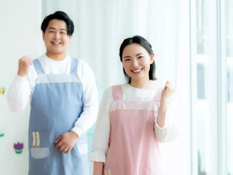 男女の保育士のイメージ