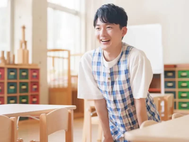 保育園で働く男性保育士のイメージ