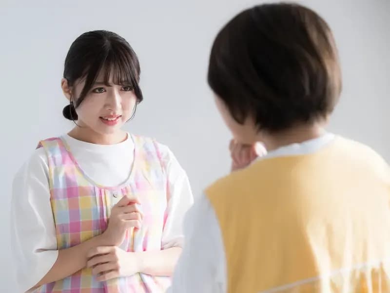 注意をうけるフリー保育士のイメージ