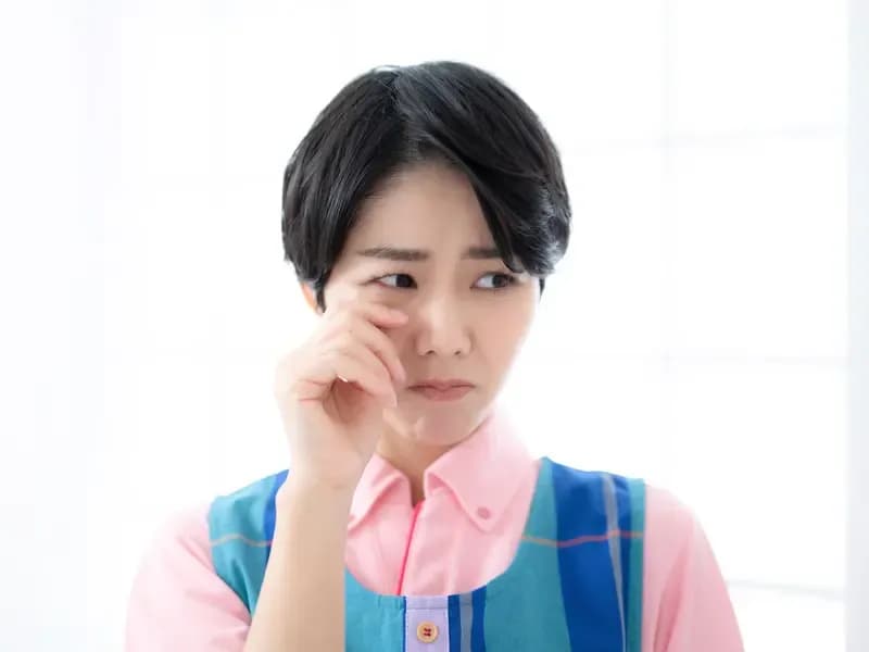 落ち込む保育士のイメージ