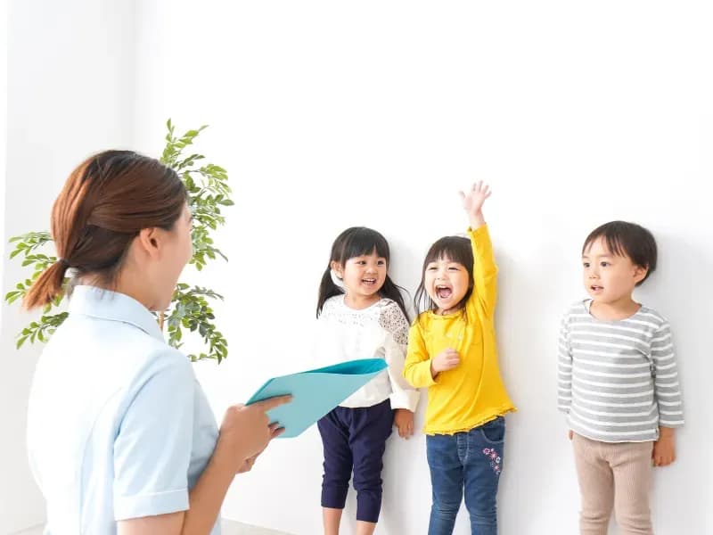 病院内で働く保育士の画像