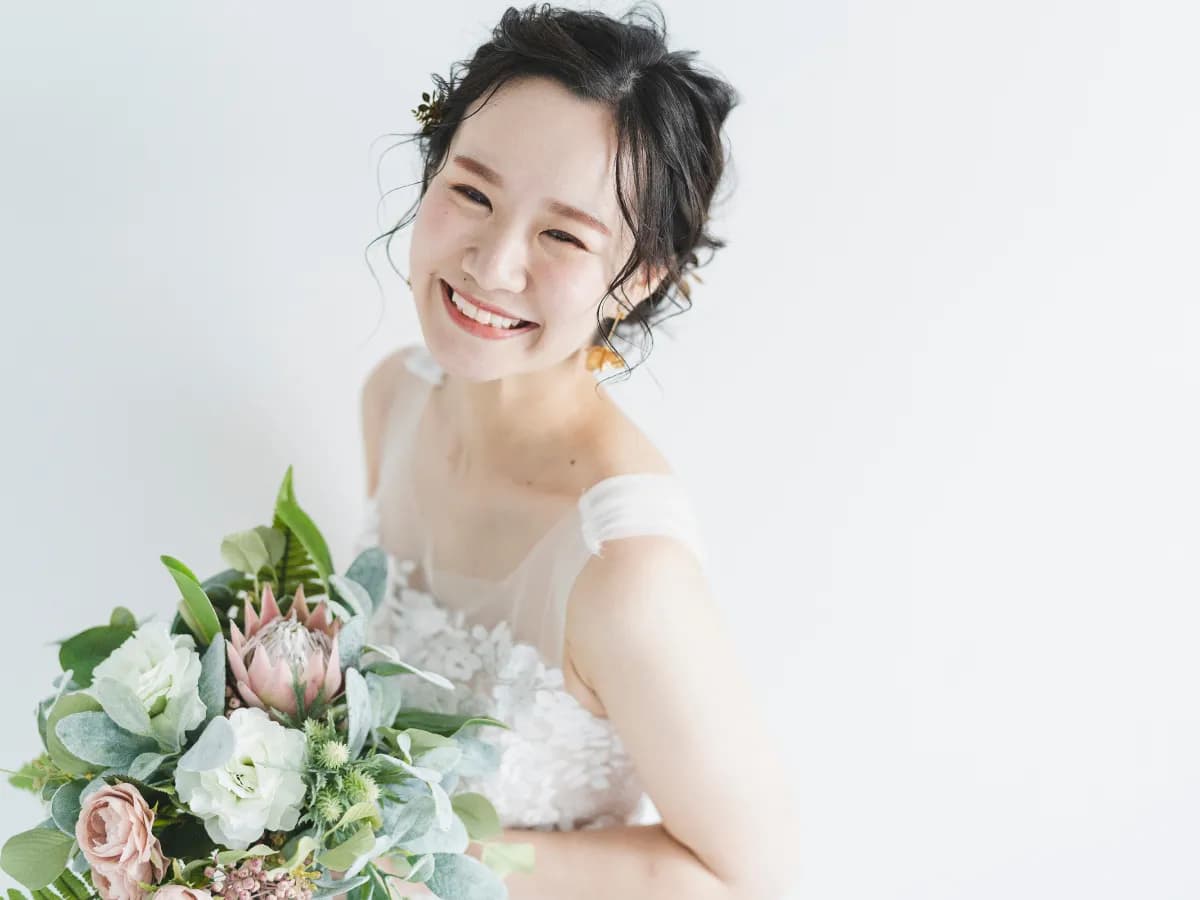 笑顔の花嫁の画像