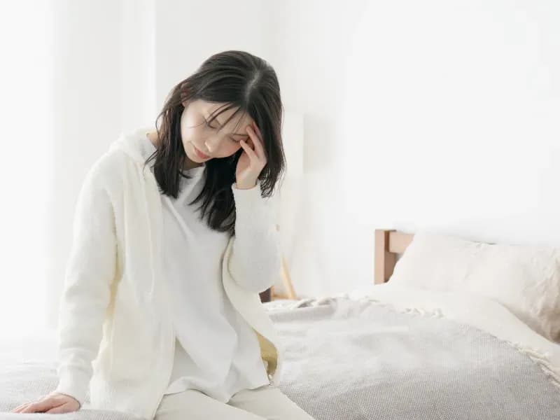 体調不良の女性の画像