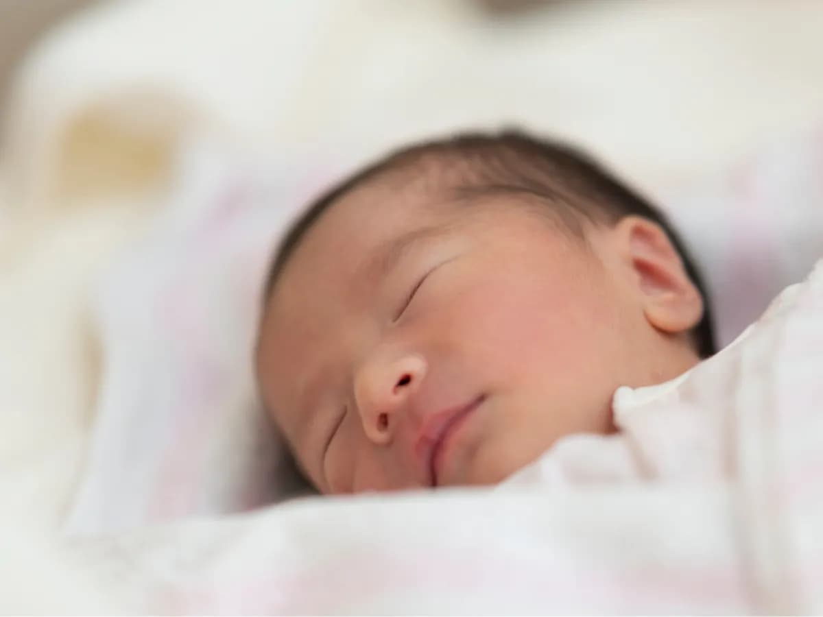 眠っている新生児のイメージ