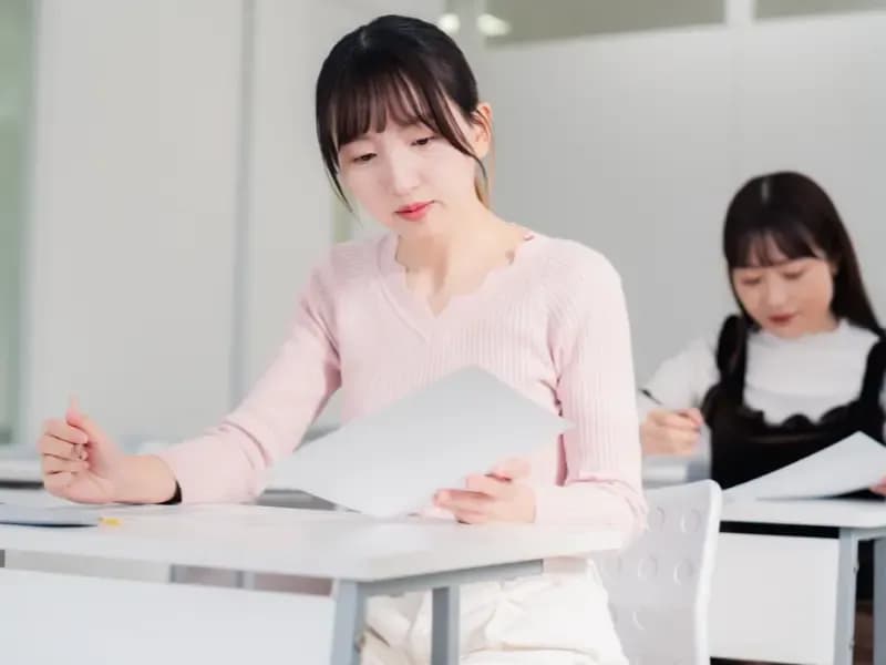 試験を受けているイメージ