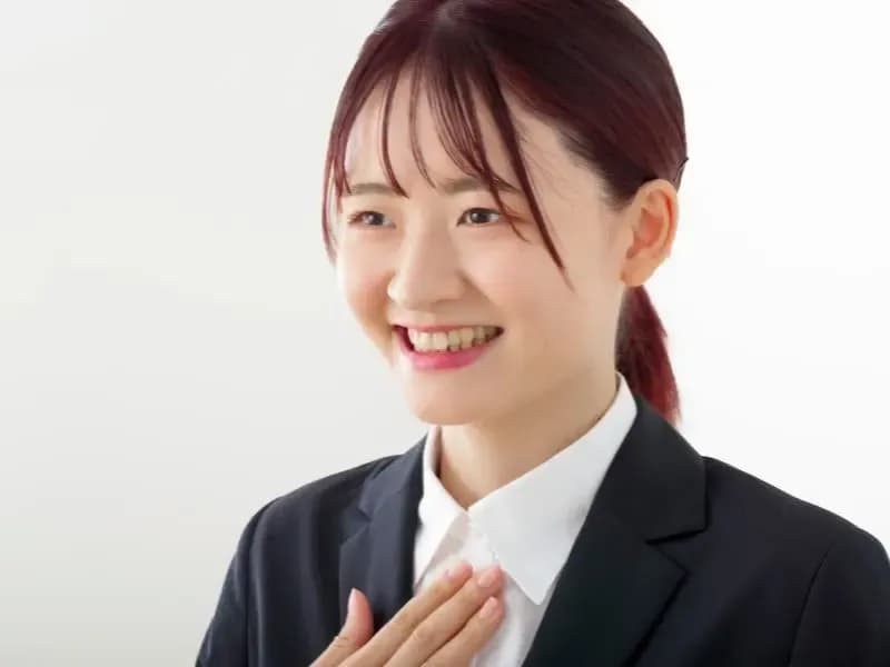 面接中の女性のイメージ